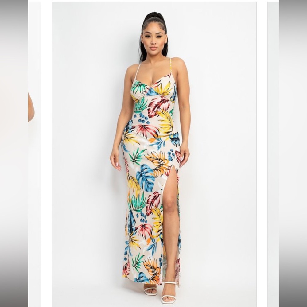 Maxi dress in a Hawaiian print fabric